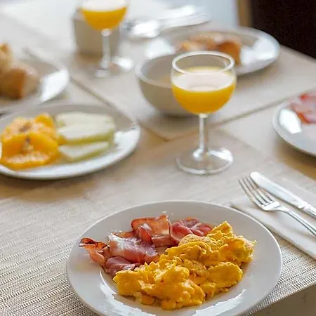 Navarras Hotel 3*